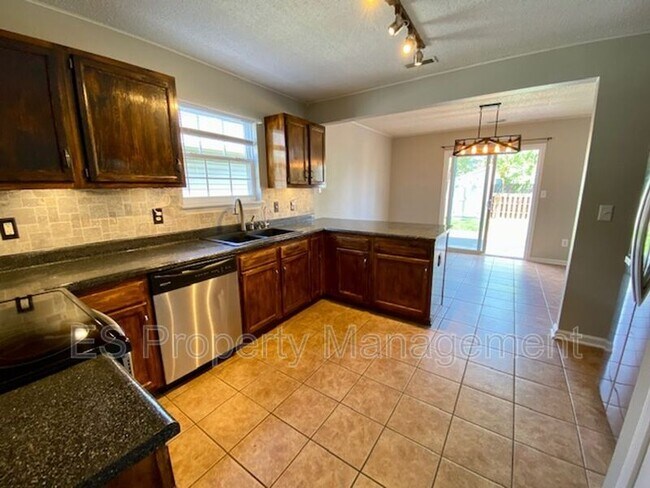 Building Photo - 15382 Ten Point Dr
