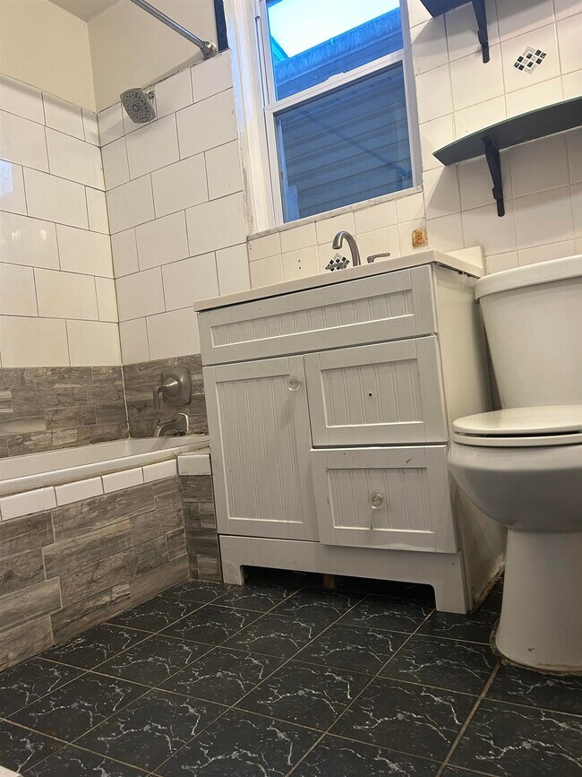 Building Photo - 172 Virginia Ave