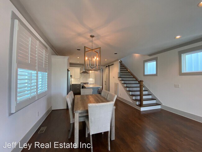 Building Photo - 5 br, 3.5 bath House - 1104B W Grove Ave.