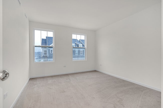 Building Photo - 5913 Hawkweed Dr