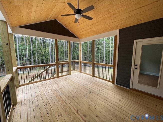 Building Photo - 2948 Pineview Dr
