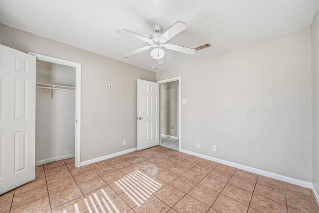 Building Photo - 1318 55th St