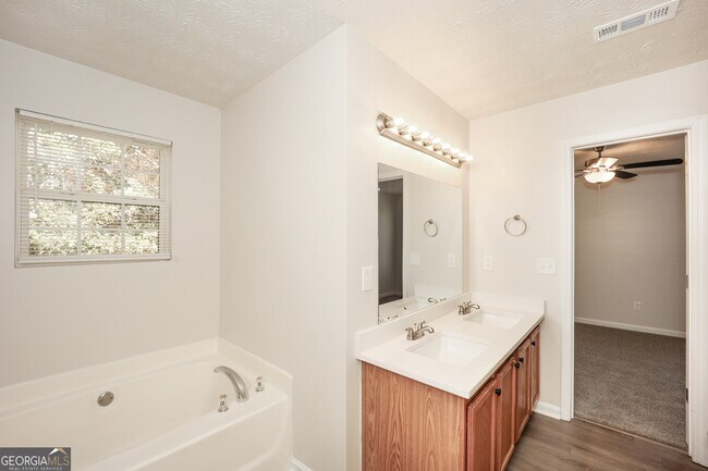 Building Photo - 1479 Steam Engine Way NE