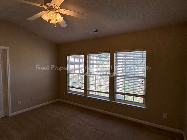 Building Photo - 504 Canyon Lake Cir