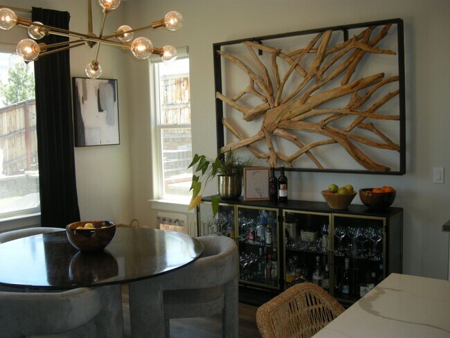 Building Photo - Fully Furnished Four Bedroom, Three Bath H...