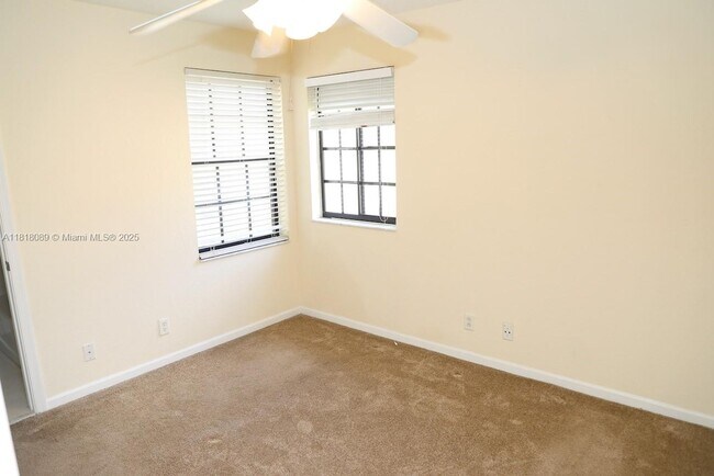 Building Photo - 3899 Tree Top Dr