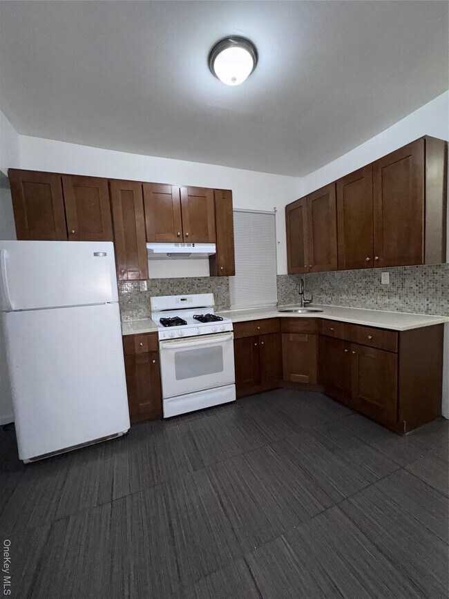 Building Photo - 3951 De Reimer Ave