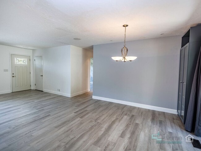 Building Photo - Charming 3-Bedroom Home in a Quiet Cul-de-Sac