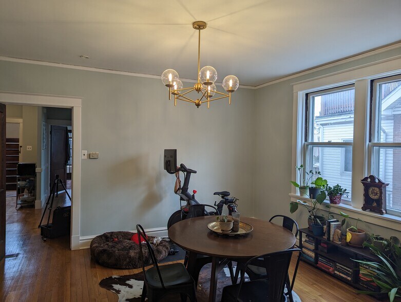 Building Photo - 2410 Bellevue Ave