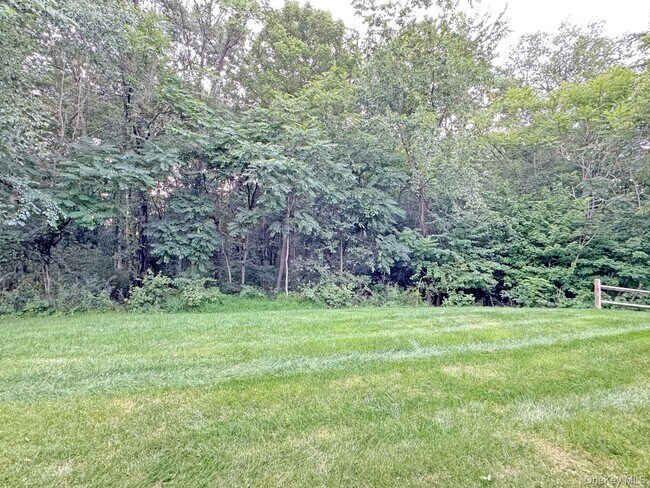 Building Photo - 54 Fairways Dr