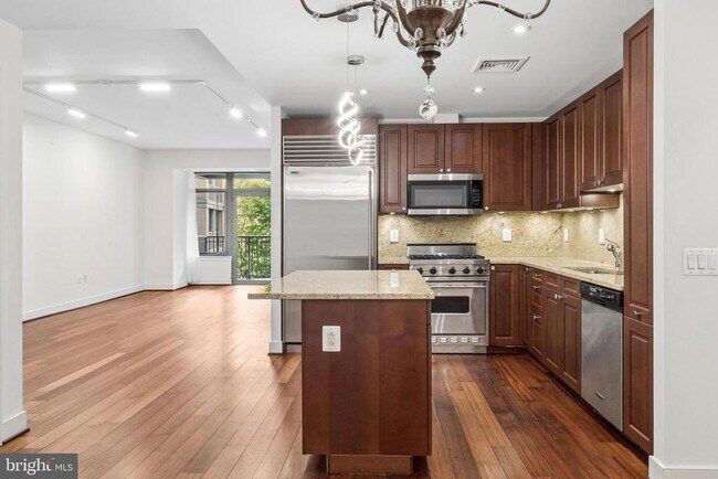 Building Photo - 2425 L St NW