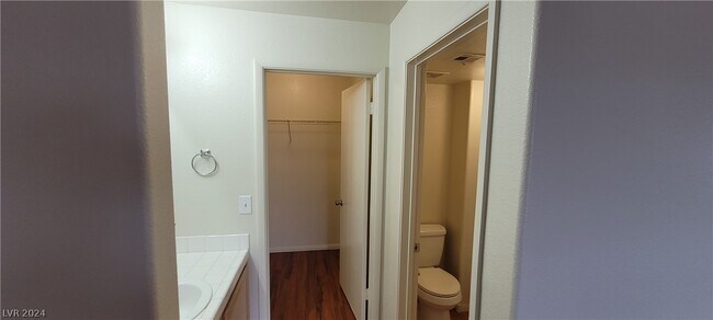 Building Photo - 3125 N Buffalo Dr