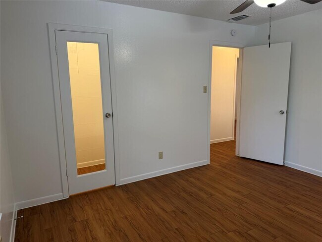 Building Photo - 4714 Creek Bend Dr
