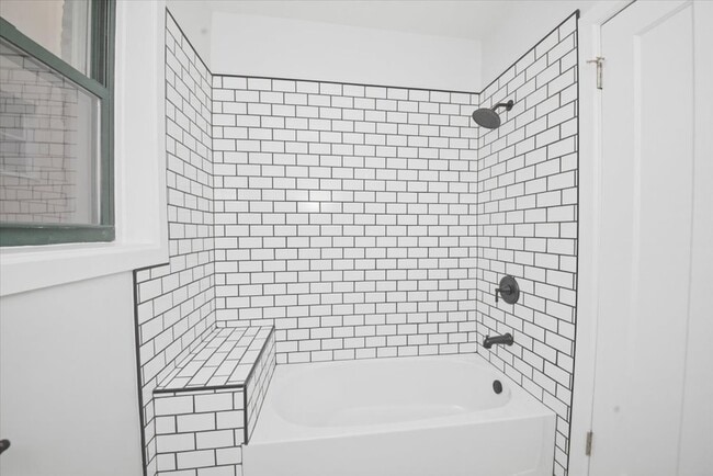 Building Photo - 6541 S Woodlawn Ave