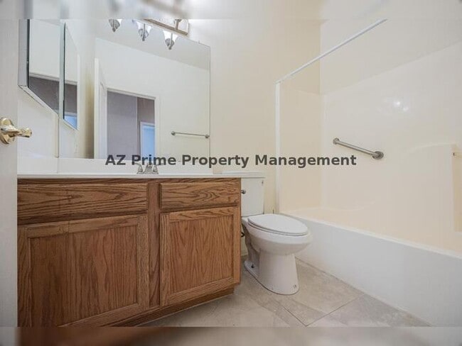 Building Photo - 123 W Elmwood Pl