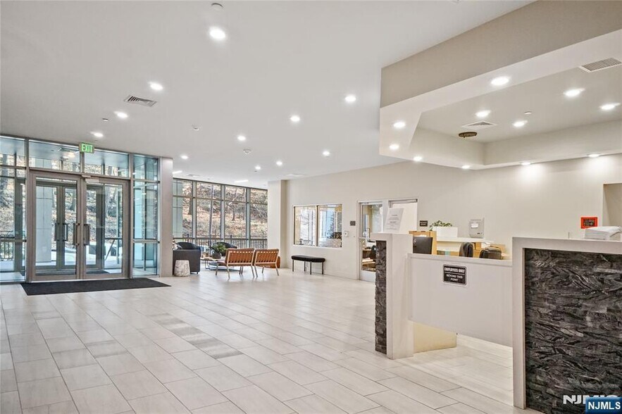 Building Photo - 69 Main St