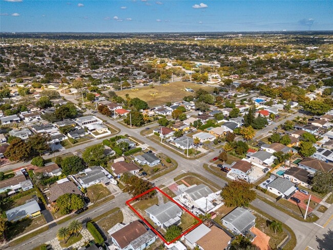 Building Photo - 621 N 70th Way