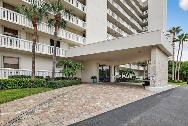 Building Photo - 5055 N Hwy A1A