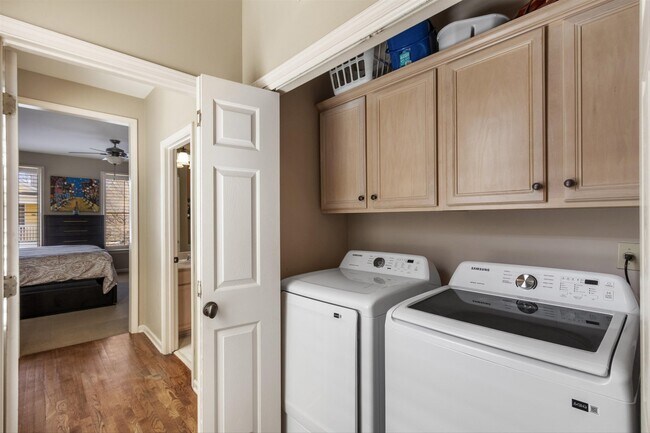 Building Photo - 948 River Breeze Dr