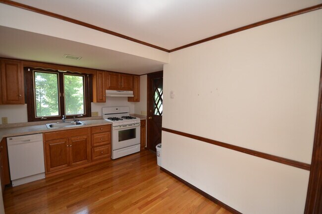 Building Photo - 51-2 North Ave