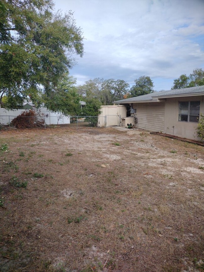 Building Photo - 3 bedroom 1 bathroom House