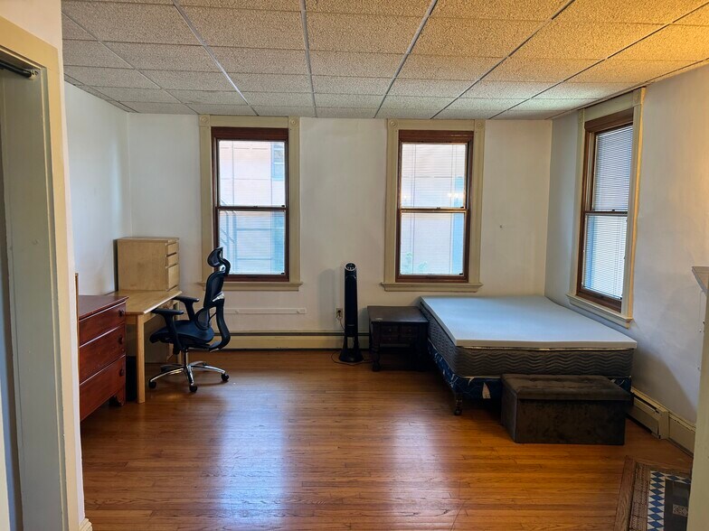 Building Photo - 127 College Ave