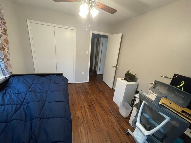 Building Photo - 15039 Cherrywood Dr