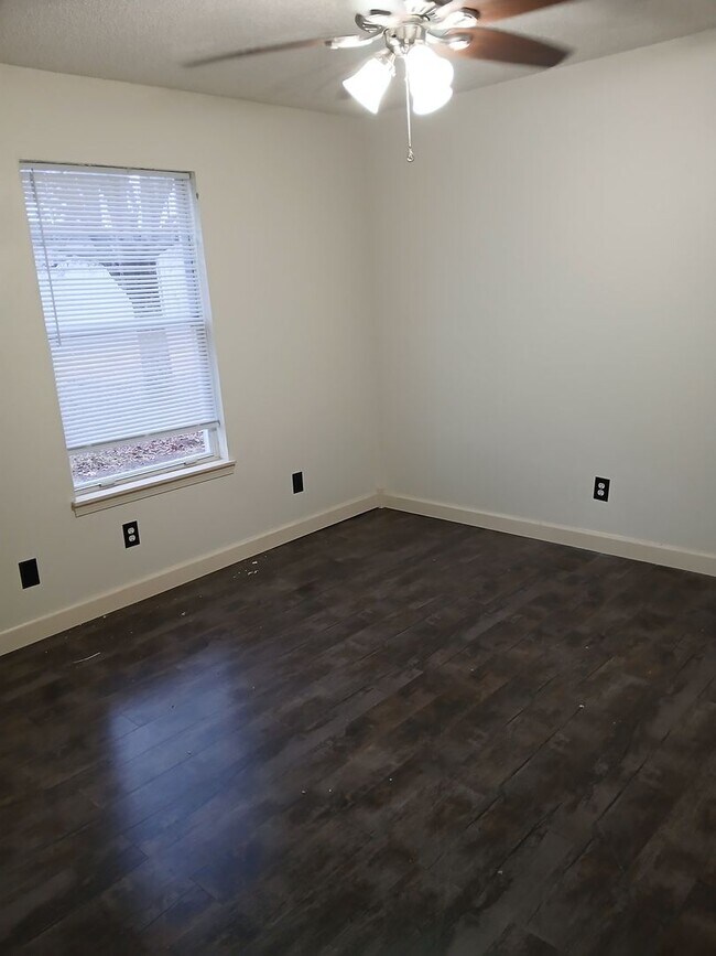 Building Photo - 2409 Texas Ave