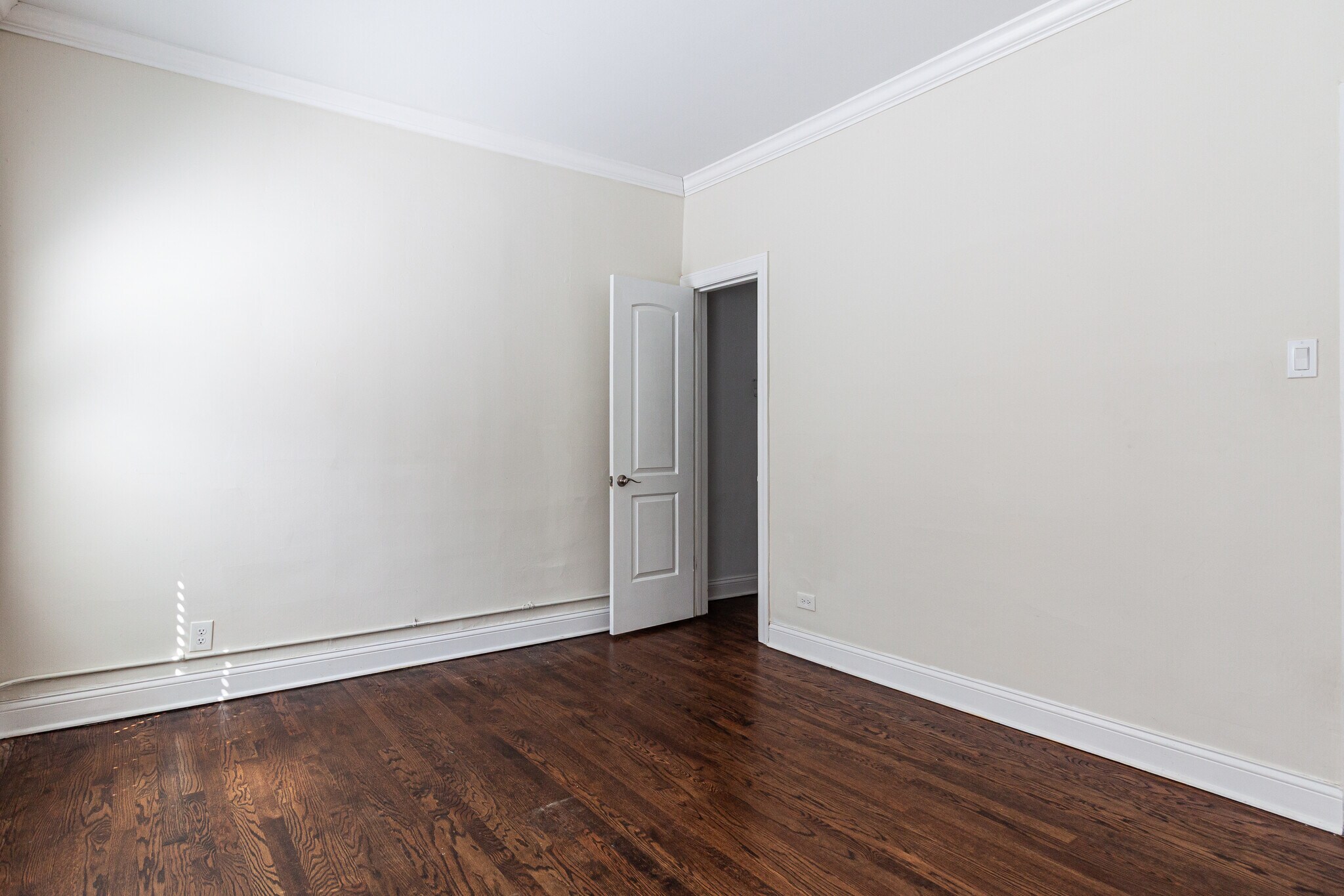 Building Photo - 1124 Maple Ave