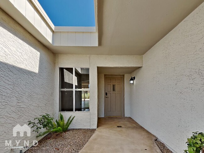 Building Photo - 8176 E Del Cuarzo Dr