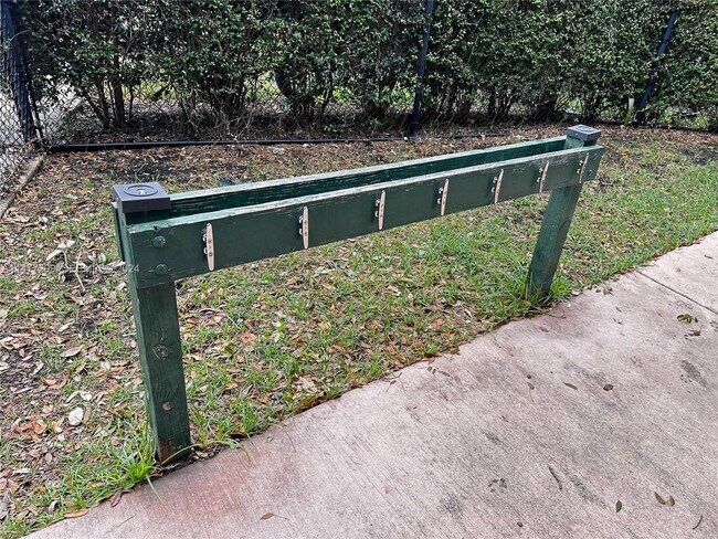 Building Photo - 325 Fernwood Rd