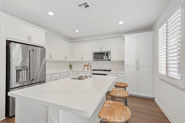 Building Photo - 23201 W Canterbury Way