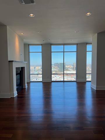 Building Photo - 8066 Park Ln