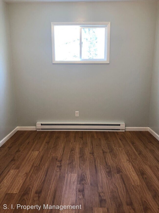 Building Photo - 621 Bryan Ave