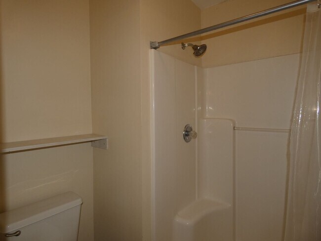 Building Photo - Spacious 3-Bedroom Home