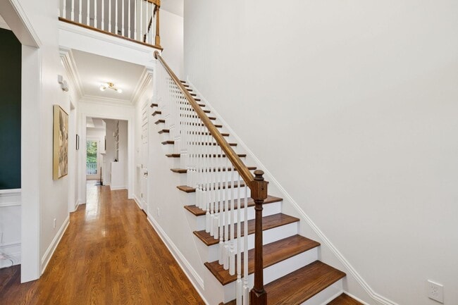 Building Photo - Luxury Executive Rental in Highlands of Ladd Park