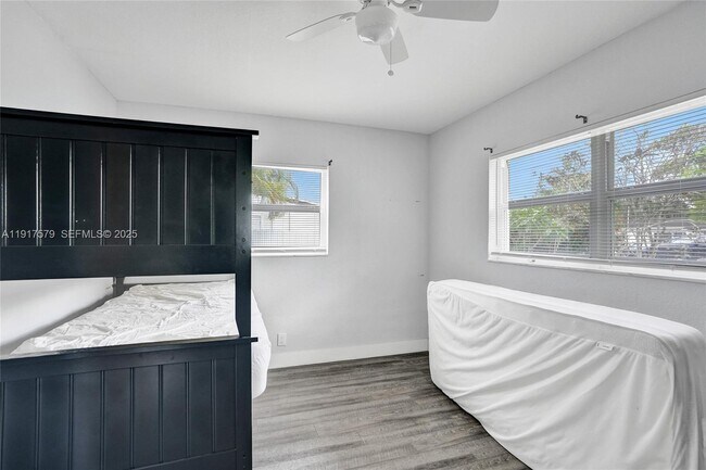 Building Photo - 2281 SW 15th St