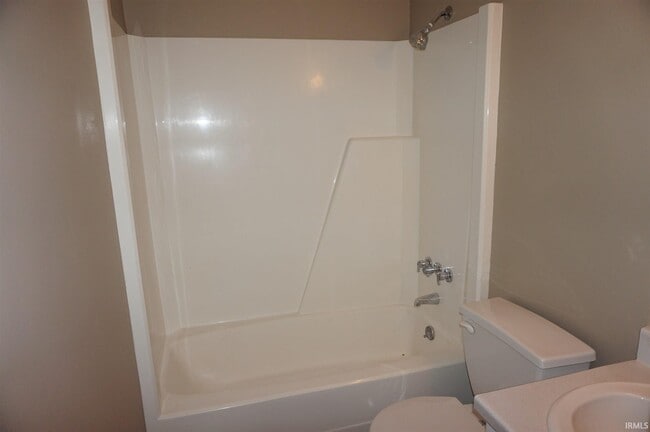 Building Photo - 7231 Elmbrook Dr