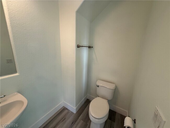 Building Photo - 5568 Jelsma Ave