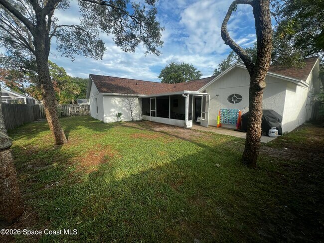 Building Photo - 2300 Hickory Dr