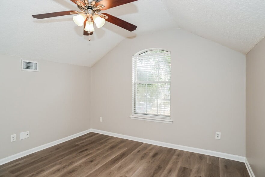 Building Photo - 3015 Hickory Glen Dr