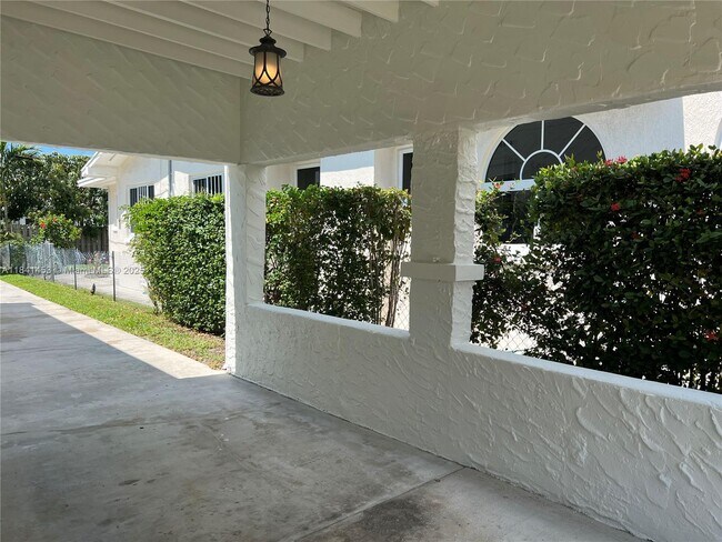 Building Photo - 1624 SW 11th Terrace