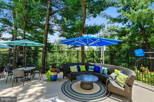 Building Photo - 1101 S Arlington Ridge Rd