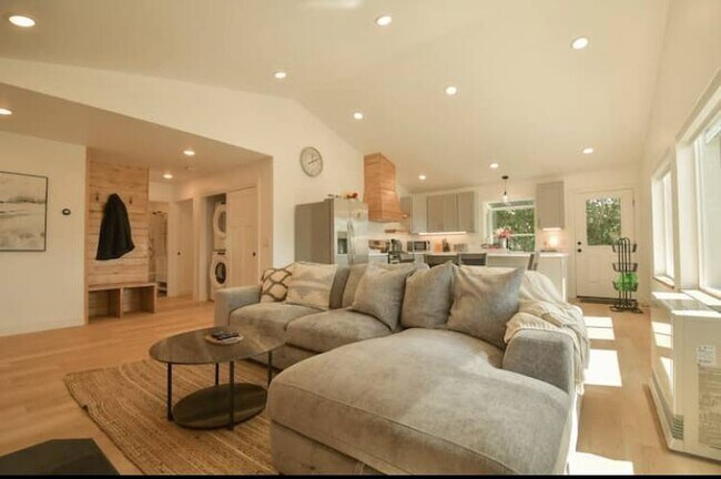 Building Photo - 1200 Eric Ln