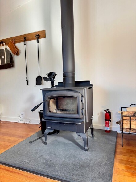 Building Photo - 148 E Hill Rd