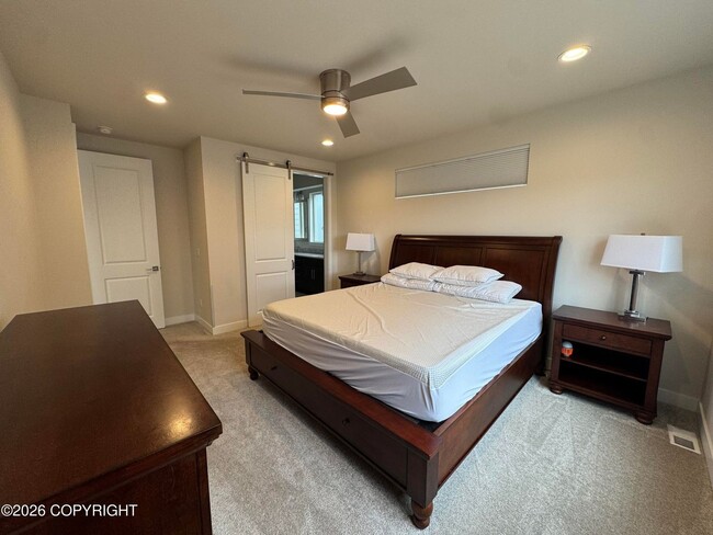 Building Photo - Fully furnished ranch style in downtown Anchorage