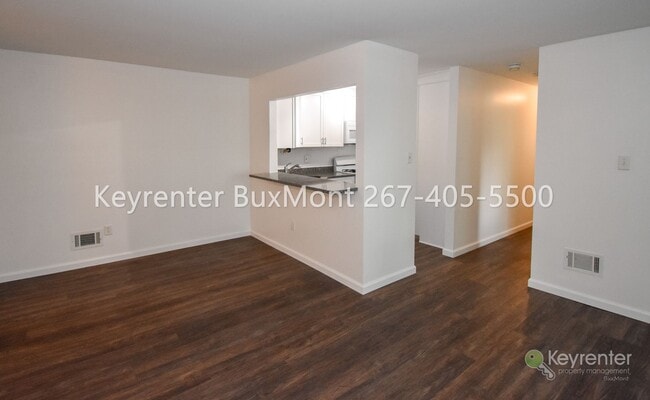 Building Photo - 115 Hickory Ct