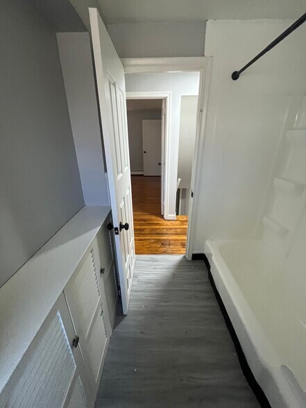 Building Photo - 116 Sherbrooke Ave