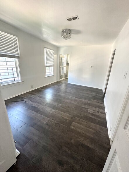 Living room - 114 17th St