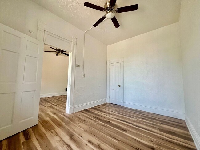 Building Photo - Available immediately. Charming 2 bedroom,...